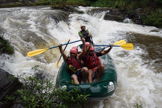 Adventure Rafting Class III and IV in Tenorio River from Playa Tamarindo - Safety briefing and getting ready to paddle