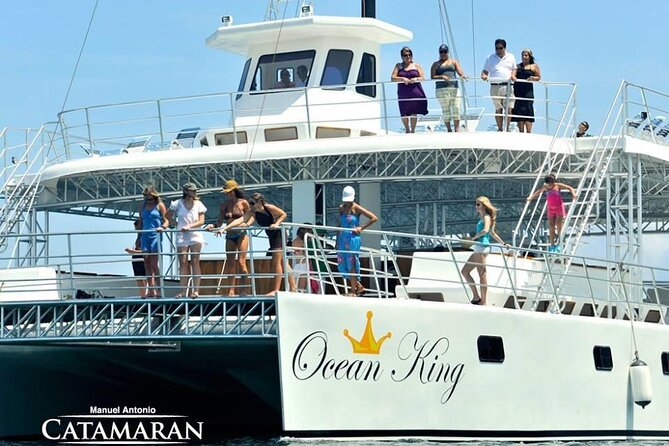 Catamaran Ocean King Manuel Antonio - Wildlife watching along Manuel Antonio National Park