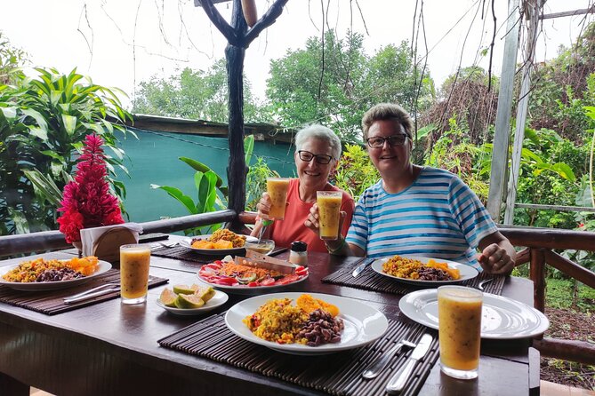 Cooking with a Costa Rican familiy - Preparing a typical Costa Rican meal