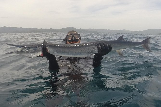 Discover Spearfishing course - Getting the full safety briefing before entering the water