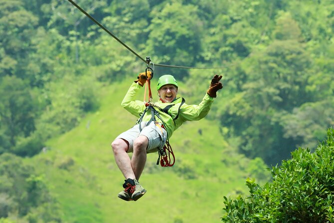 Extreme Zipline tour in Monteverde - Getting there and preparing for the park