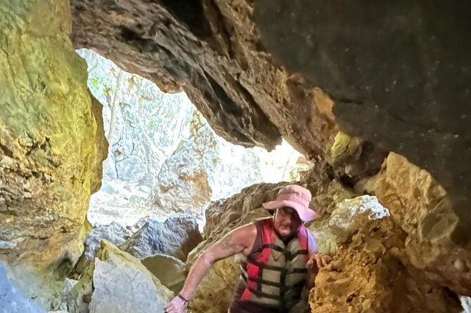 Hike to La Leone Waterfall / Tubing - Liberia makes the day practical