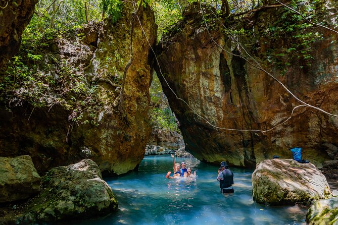 Hiking Tour of La Leona Waterfall with Lunch - Guides make a major difference
