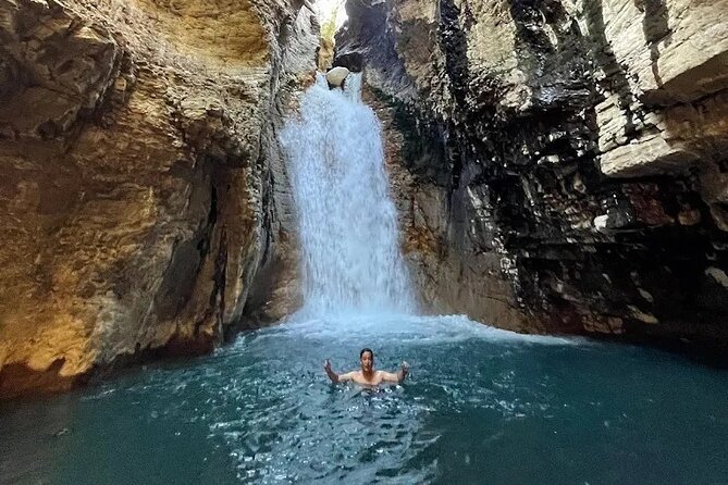 La Leona waterfall Cliffjumping White water Tubbing PrivateTour - Who should book this tour?