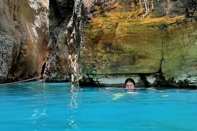 La Leona Waterfall Guided Tour+Transportation - The guides are a major part of the value