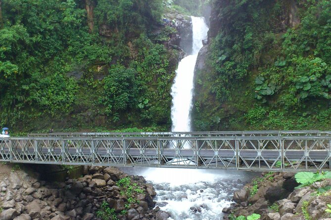 La Paz Waterfalls - Lunch in the rainforest