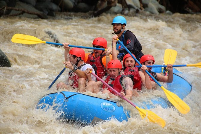 Naranjo River White Rafting Clas III-IV from Manuel Antonio - Arriving at Tucanes Tours and getting ready