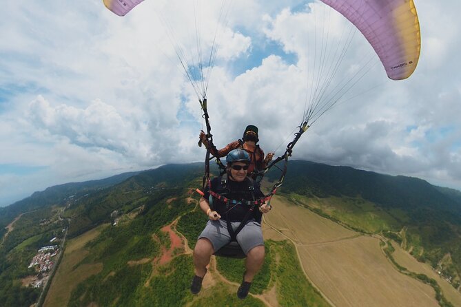Paragliding tandem flight 1.500 ft & up - Taking off from Las Terrazas above Jaco
