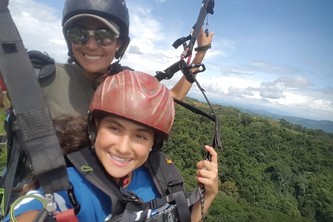 Paragliding tandem flight 1.500 ft & up - The Pacific view: Jaco, Hermosa, and Herradura