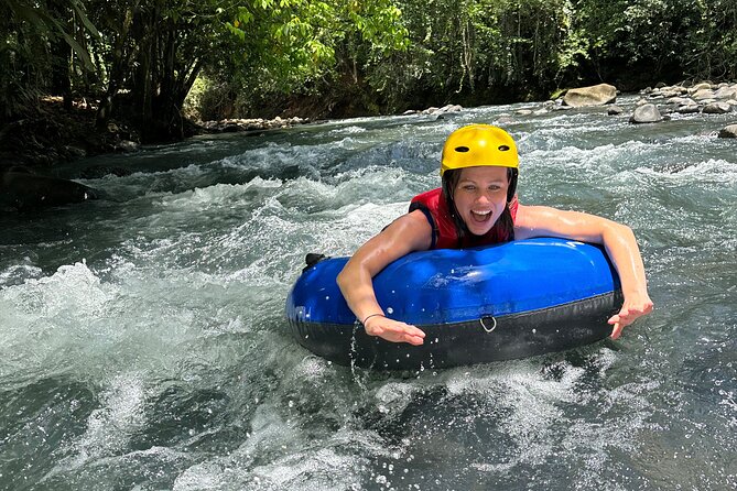 Río Celeste: Tubing Adventure in the Río Celeste - Natural pools, rope swings, and short jumps