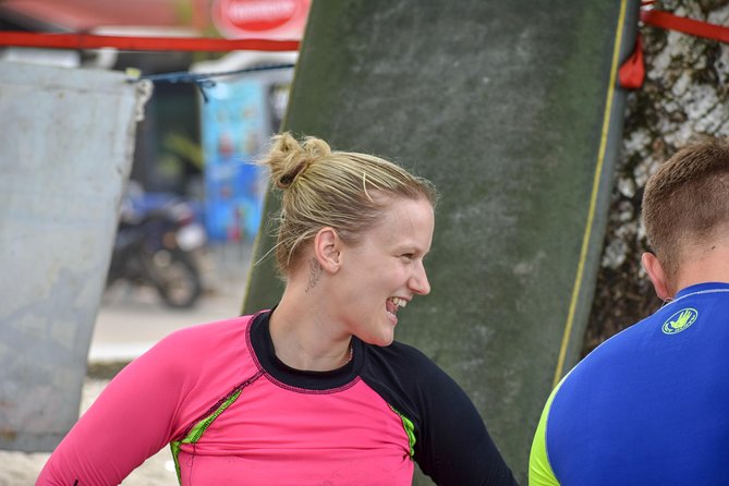 Surf Lessons in Manuel Antonio - A closer look at the beach setting
