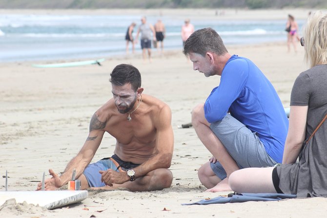 Surfing Lesson in Tamarindo - Stop one: a short land lesson that matters