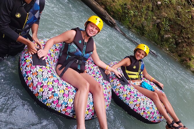 Tubing in Rio Celeste - What happens at the Katira meeting point